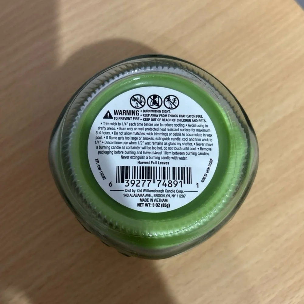 Old Williamsburgh Fall Leaves Scented Candle